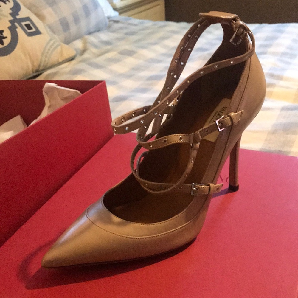 Valentino Garavani nude heels